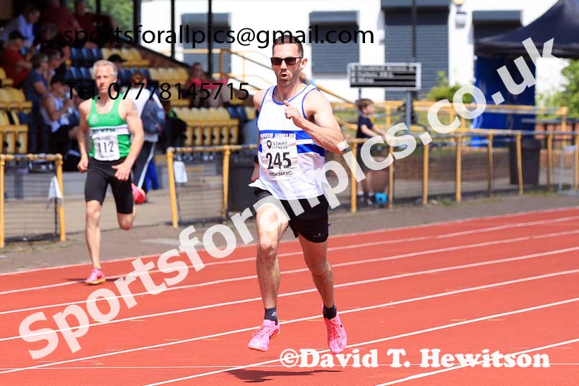Mens 400 metres, 2024 NE Masters Track and Field Champs., Monkton Stadium, Jarrow.  Photo: David T. Hewitson/Sports for All Pics